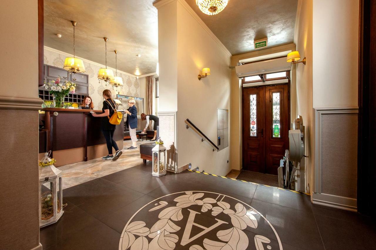 Amber Hotel 3*